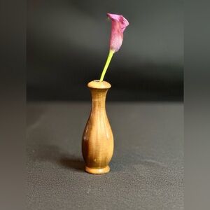 💝Free w/ purchase $25+ || VTG Myrtle wood small singular vase
